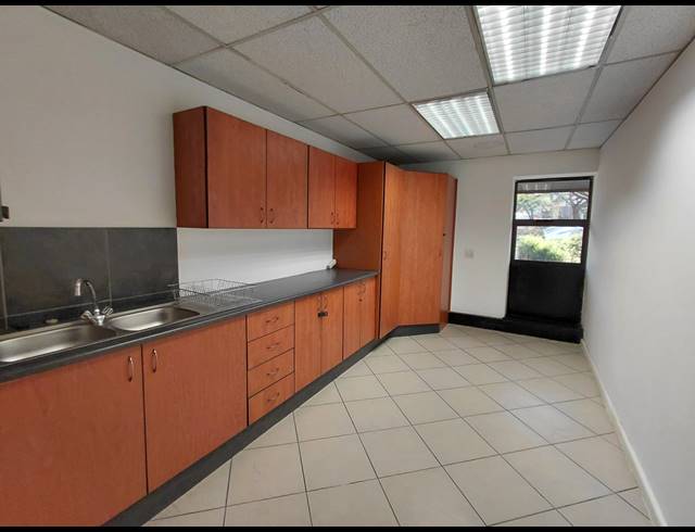399M² OFFICE TO LET IN HURLINGHAM